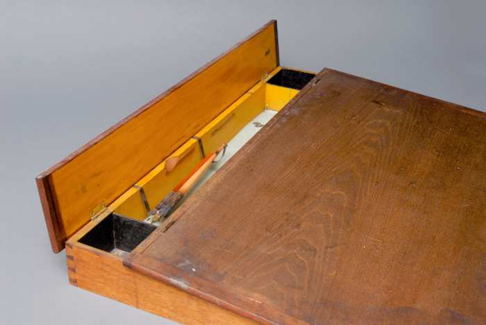 Lot 4: Desk Box