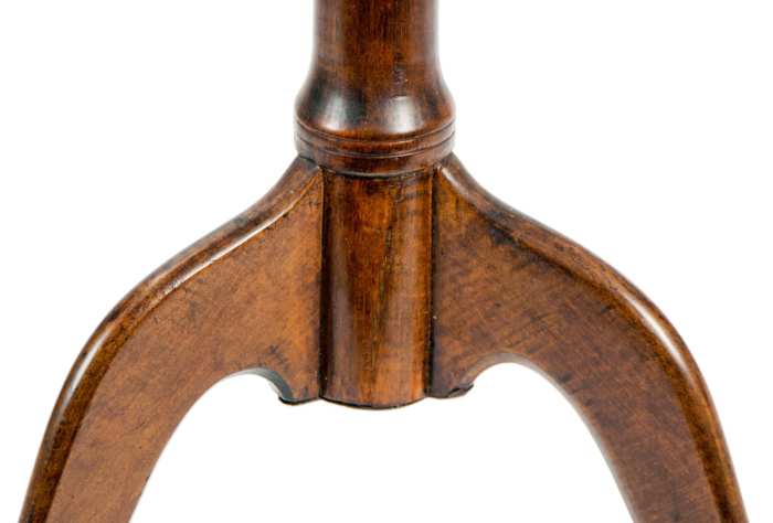 Lot 21: Candlestand