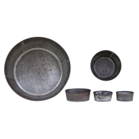 Lot 246: Shaker Tin Collection