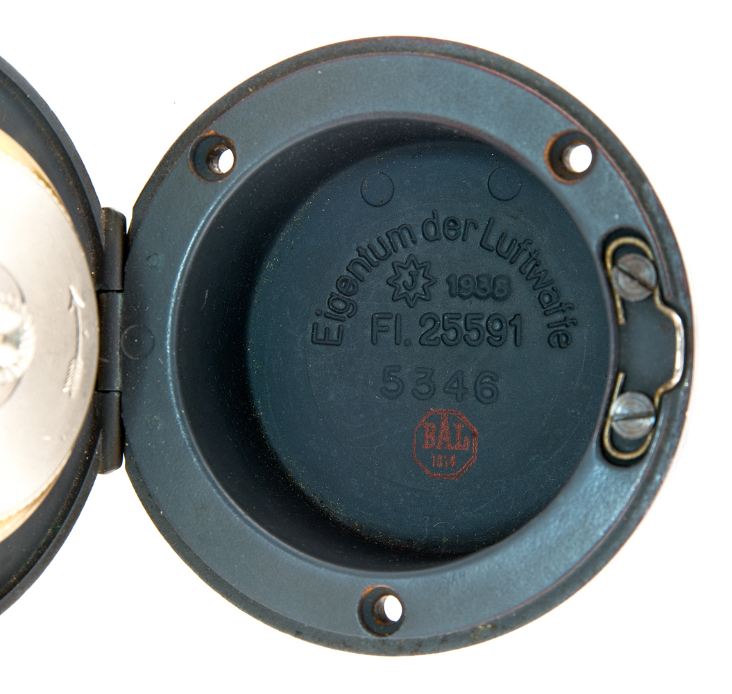Lot 38: Luftwaffe Instrument Panel Clock - Marked "property of Luftwaffe", "Eigentum der Luftwaffe" - Image 2