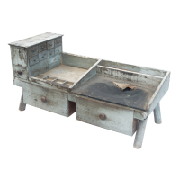 Lot 175: Early 19th c. New England Cobbler's Bench