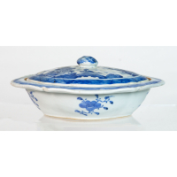 Lot 236: 19th c. Chinese Export Oval Bowl