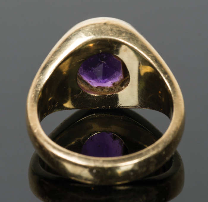 Gold Ring with Amethyst