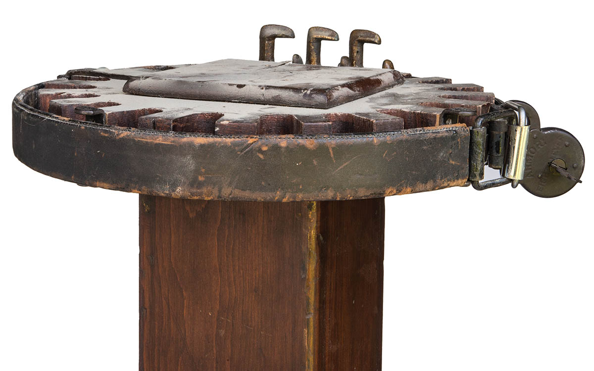 Lot 266: Round 20-Gun Stand - Image 2