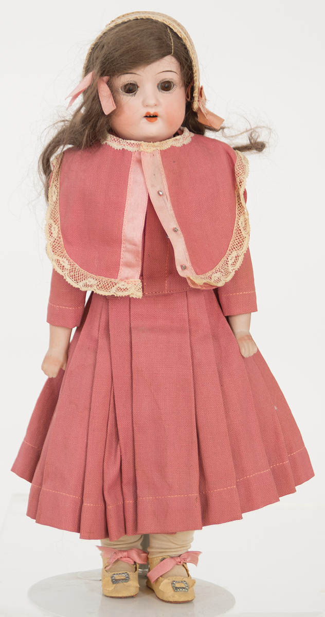 Lot 133: Two Very Fine Shaker Dressed Sister Dolls