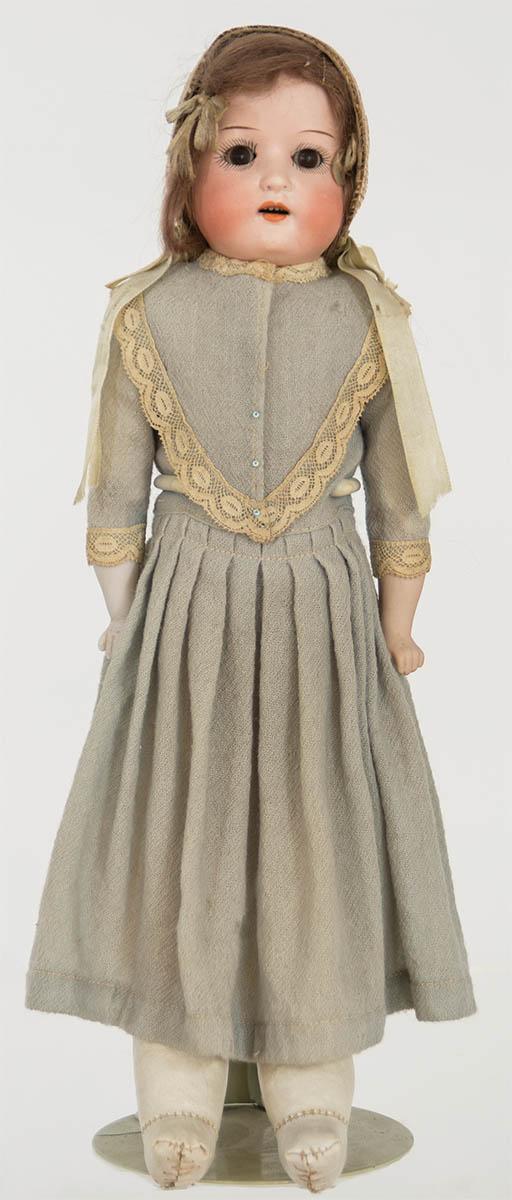 Lot 133: Two Very Fine Shaker Dressed Sister Dolls - Image 3