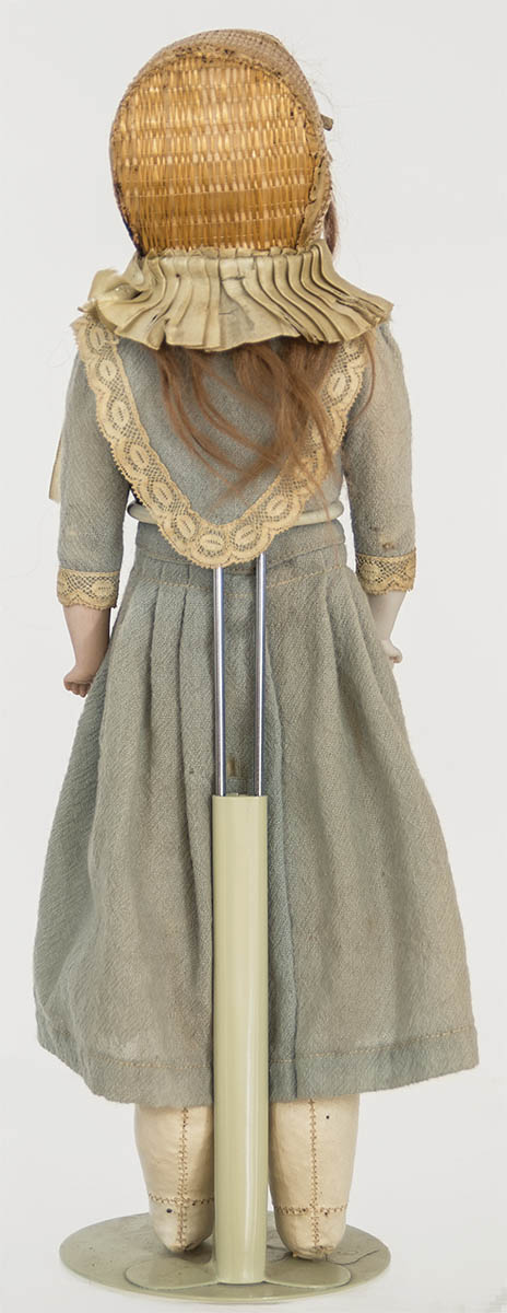 Lot 133: Two Very Fine Shaker Dressed Sister Dolls - Image 5