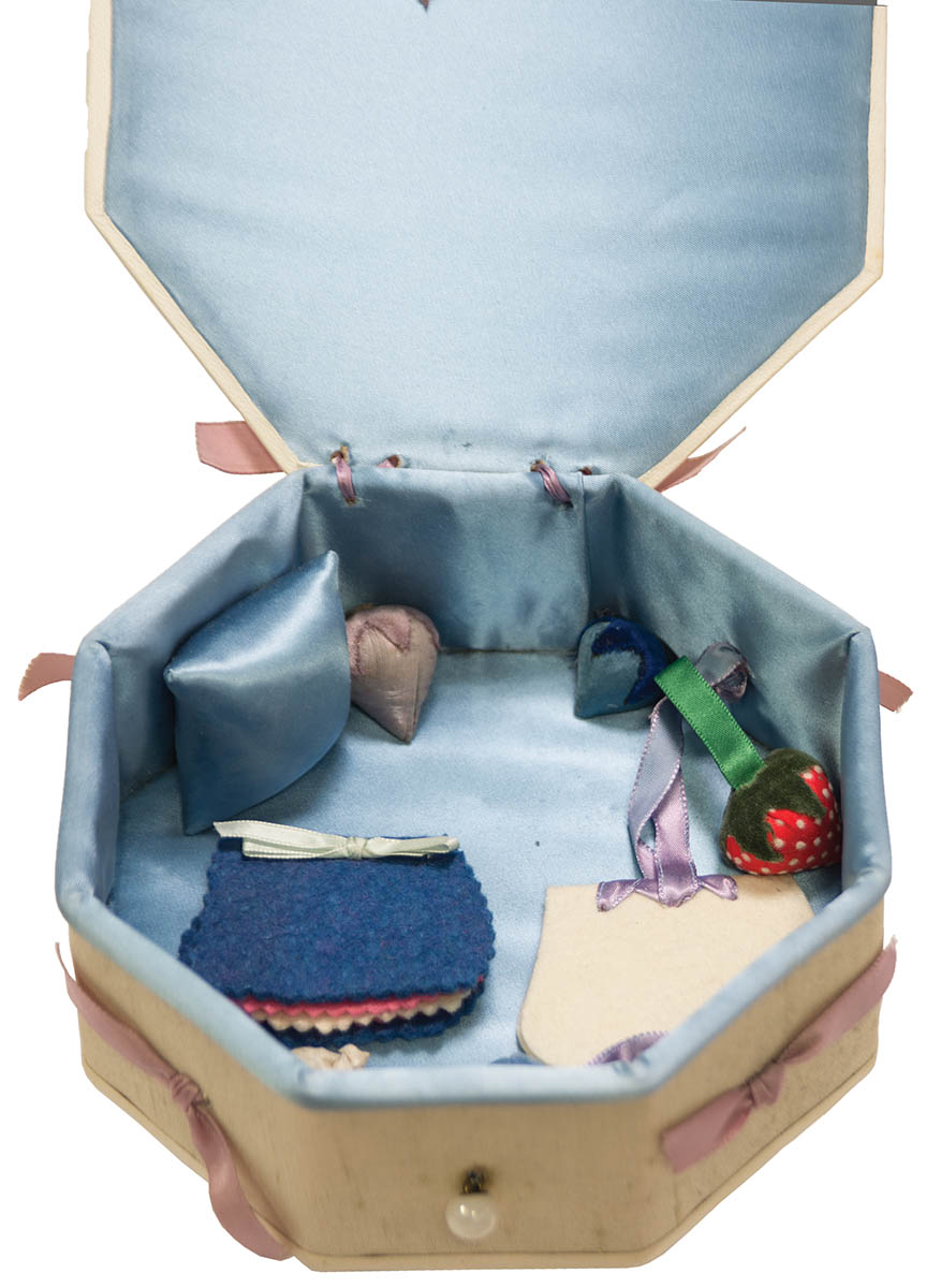 Lot 219: Large Collection of Shaker Sewing Items - Image 3